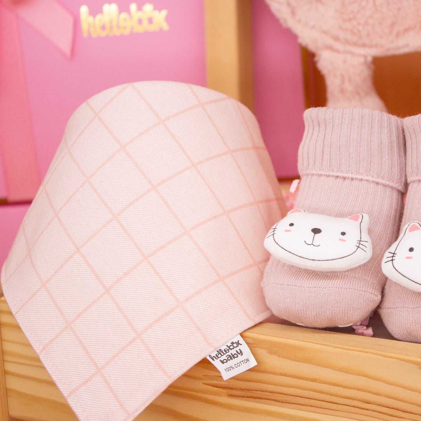 Baby Geschenk zur Geburt Mädchen – Schmusetuch & Rutschfeste Söckchen | Weich & Sicher ab Geburt