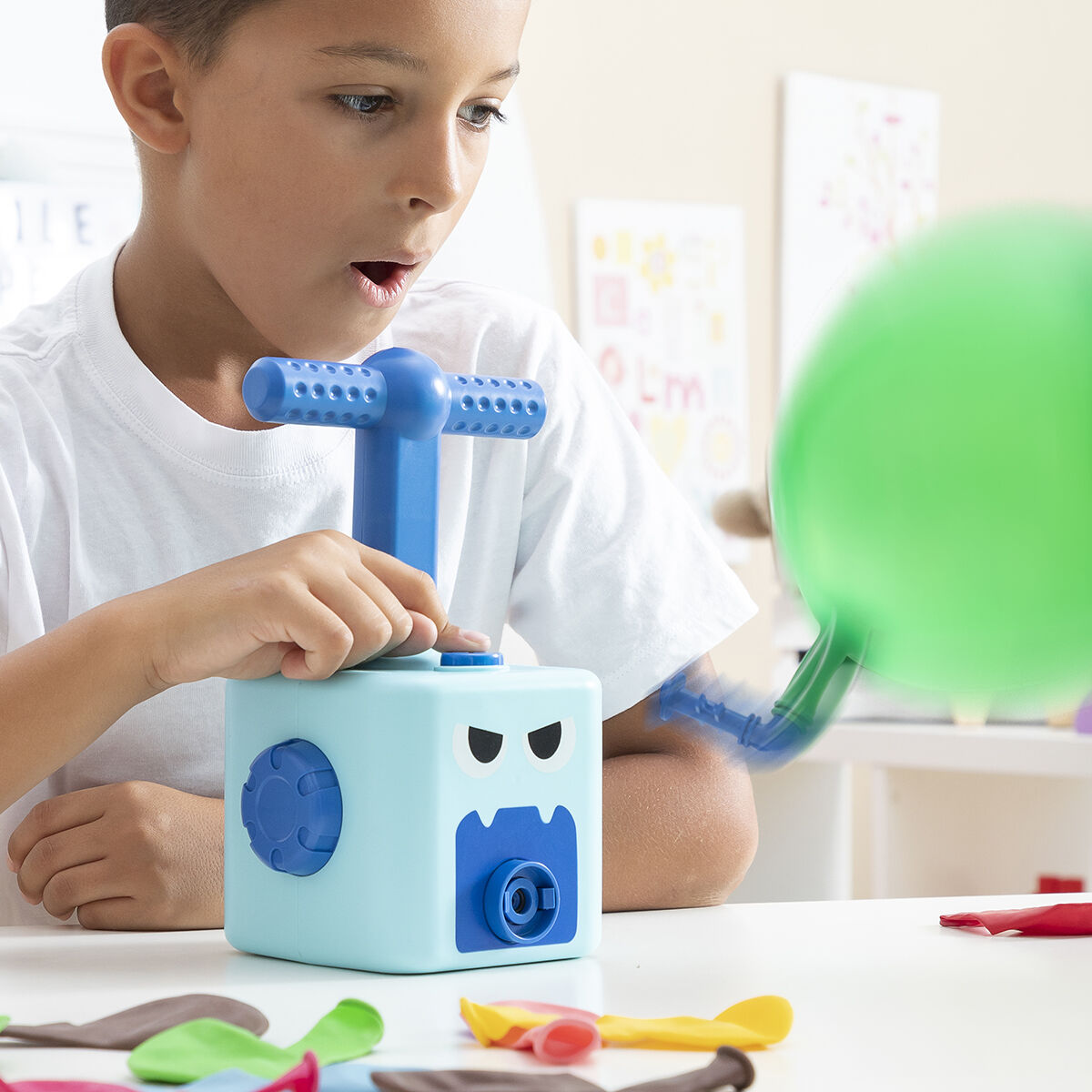 2-in-1-Auto- und Ballonwerfer-Spielzeug – Coyloon von InnovaGoods