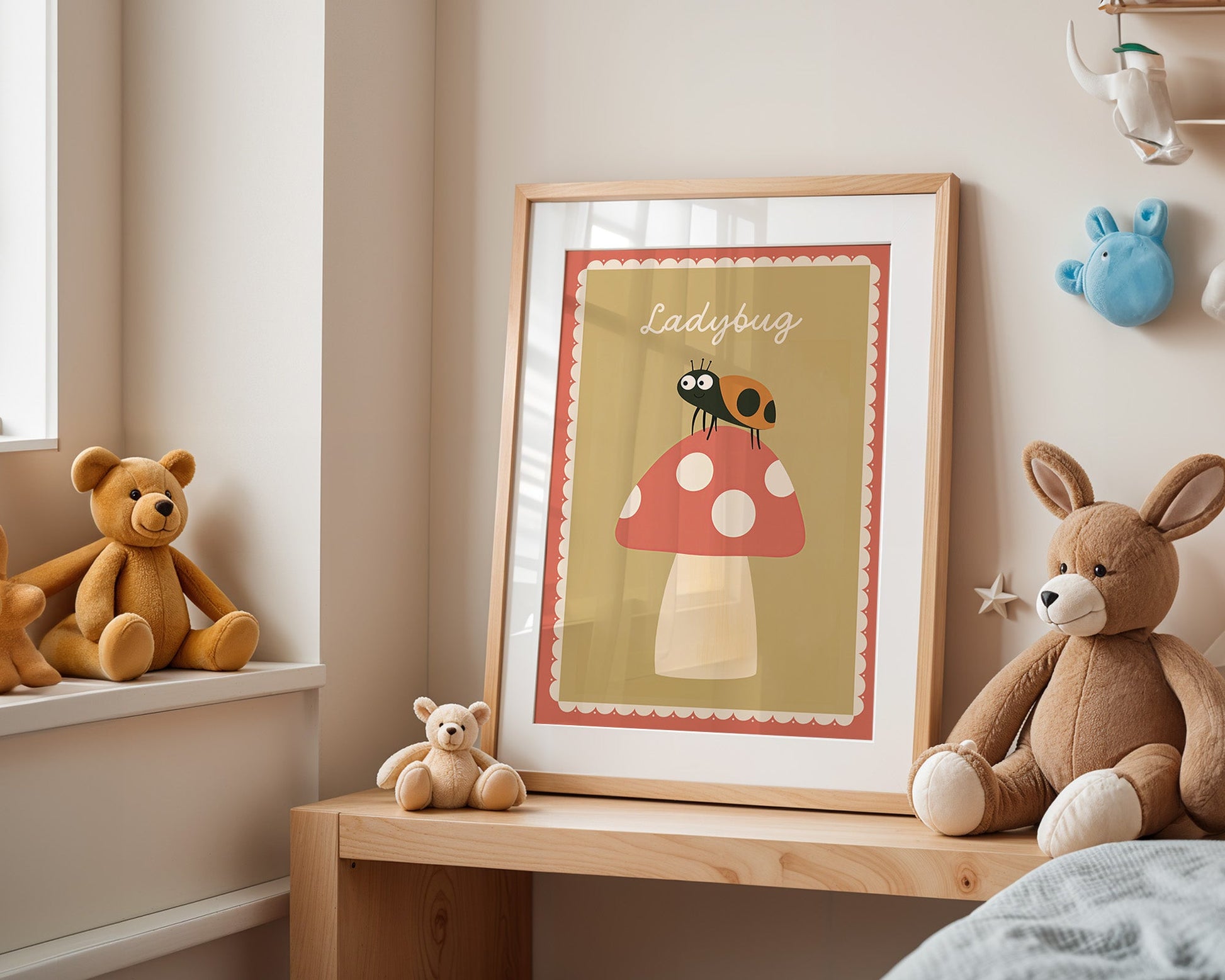 Poster Kinderzimmer Marienkäfer · Ladybug auf Fliegenpilz · Naturmotiv · Niedliches Insektenposter · Deko für Kinderzimmer · Ohne Rahmen-4