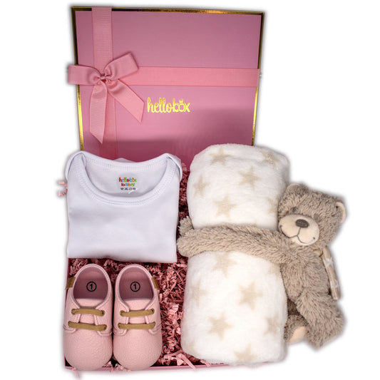 HelloBox Baby Geschenkset zur Geburt für Mädchen – Strampler, Decke & Lauflernschuhe